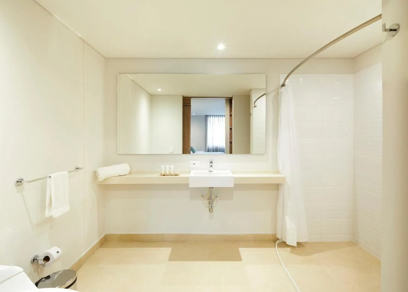 Contemporary Space Steps From El Tesoro 305 Medellin