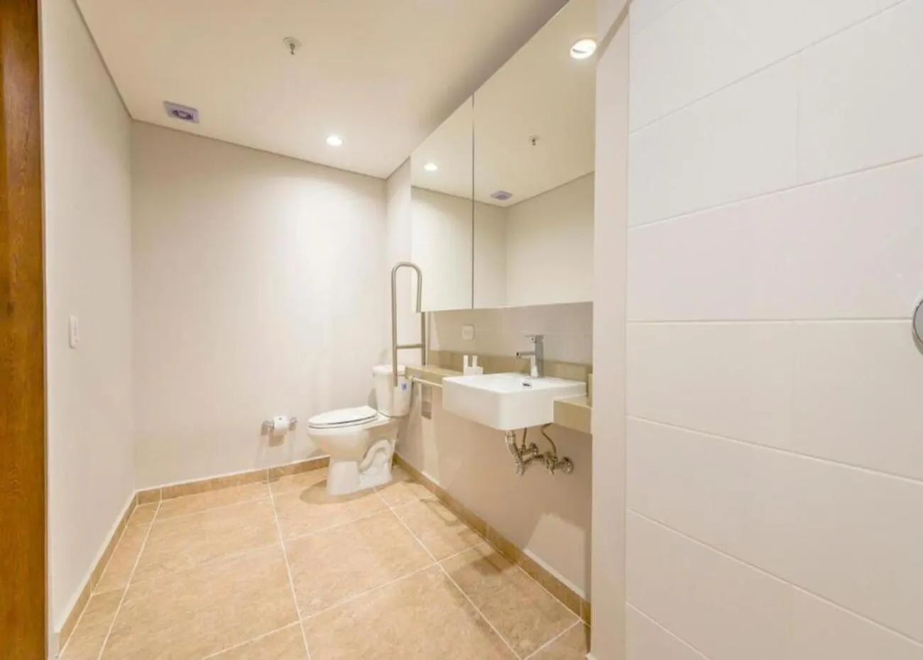 Contemporary Space Steps From El Tesoro 305 Medellin Apartment